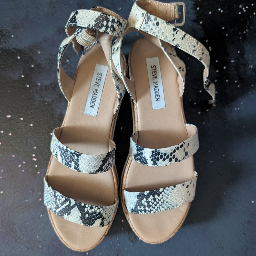 Steve Madden flatforms